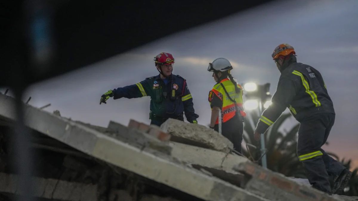 10 floor hotel building collapses in Argentina; 300 rescue workers, sniffing dogs & drones hunt for survivors 10 floor hotel building collapses in Argentina; 300 rescue workers, sniffing dogs & drones hunt for survivors