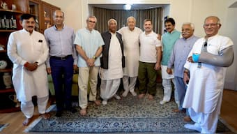 Congress President Mallikarjun Kharge with party leader Rahul Gandhi meets J&K National Conference President Farooq Abdullah and Vice President Omar Abdullah, in Srinagar, August 22, 2024. File Photo/PTI