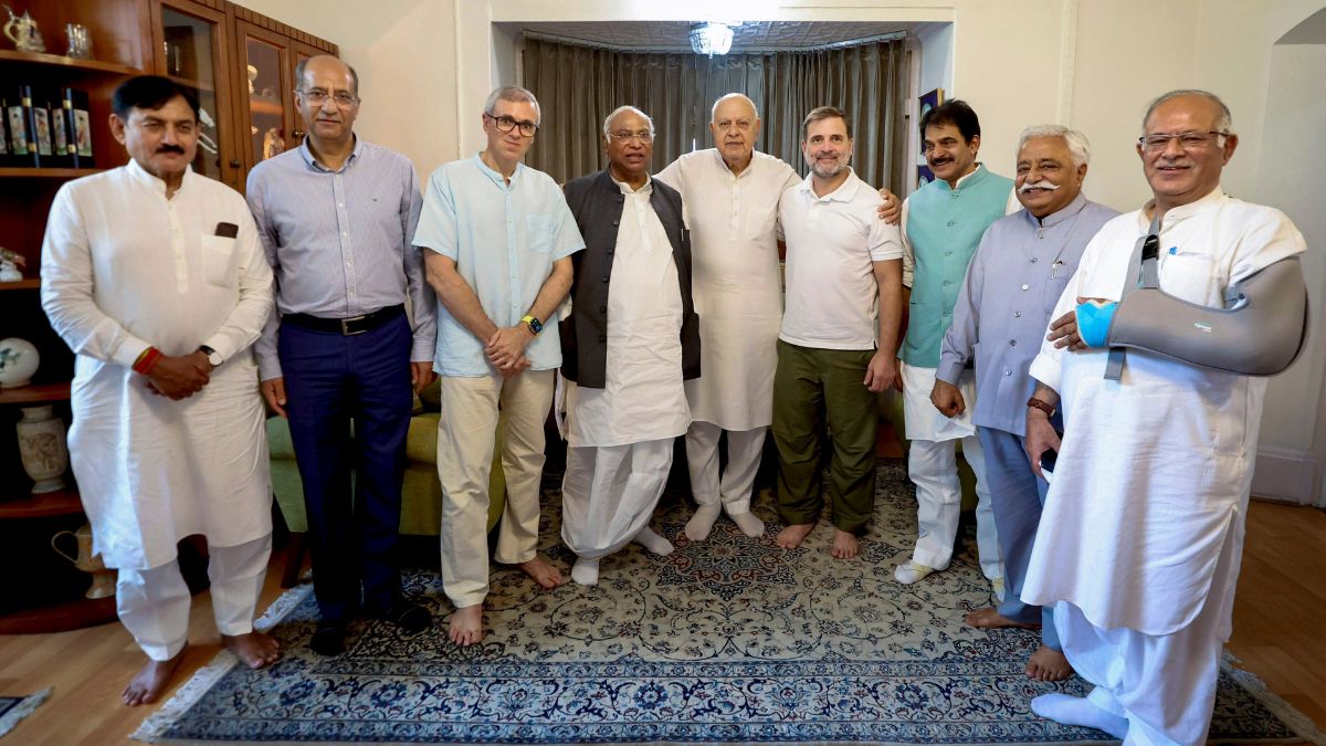 Congress President Mallikarjun Kharge with party leader Rahul Gandhi meets J&K National Conference President Farooq Abdullah and Vice President Omar Abdullah, in Srinagar, August 22, 2024. File Photo/PTI Congress President Mallikarjun Kharge with party leader Rahul Gandhi meets J&K National Conference President Farooq Abdullah and Vice President Omar Abdullah, in Srinagar, August 22, 2024. File Photo/PTI