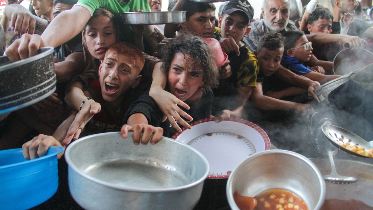Palestinians gather to receive food cooked by a charity kitchen, amid the Israel-Hamas conflict, in the northern Gaza Strip, September 11, 2024. REUTERS Palestinians gather to receive food cooked by a charity kitchen, amid the Israel-Hamas conflict, in the northern Gaza Strip, September 11, 2024. REUTERS