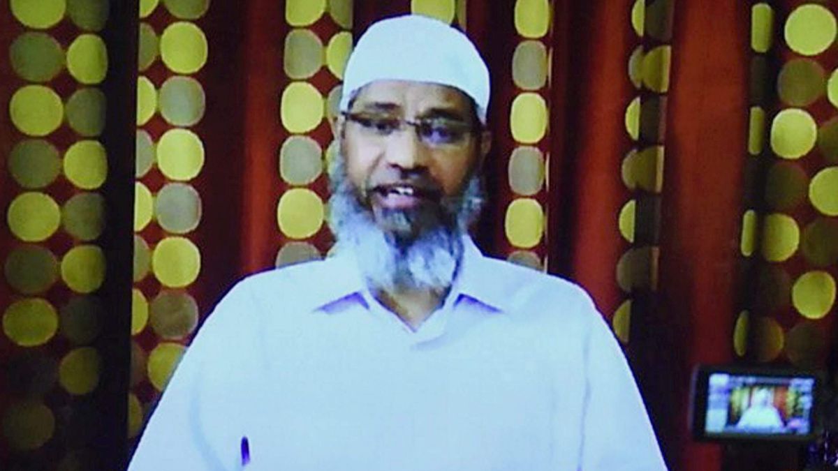 Govt questions Zakir Naik’s plea in Supreme Court: How can a fugitive seek clubbing of FIRs Govt questions Zakir Naik’s plea in Supreme Court: How can a fugitive seek clubbing of FIRs
