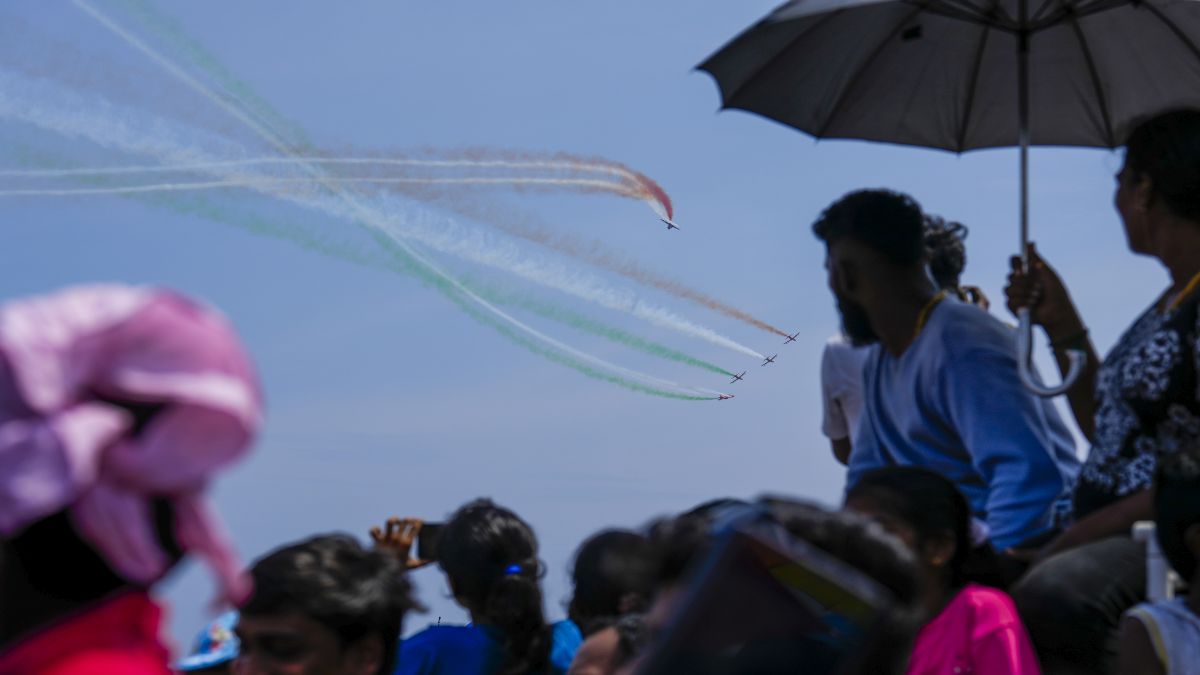 5 dead, 100 hospitalised after Chennai IAF air show: Was overcrowding, dehydration to blame? 5 dead, 100 hospitalised after Chennai IAF air show: Was overcrowding, dehydration to blame?