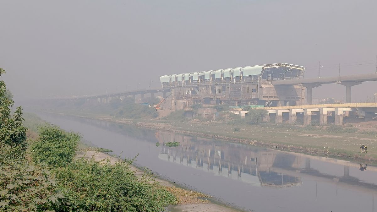 Smog engulfs the Jharoda Majra Metro Station station near Burari in New Delhi. PTI Smog engulfs the Jharoda Majra Metro Station station near Burari in New Delhi. PTI