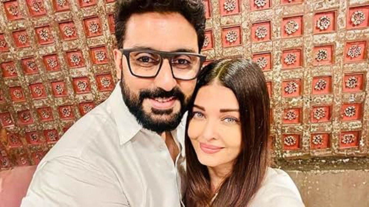 Amid Abhishek Bachchan and Aishwarya Rai Bachchan's divorce rumours, a video of them fighting in public goes viral Amid Abhishek Bachchan and Aishwarya Rai Bachchan's divorce rumours, a video of them fighting in public goes viral