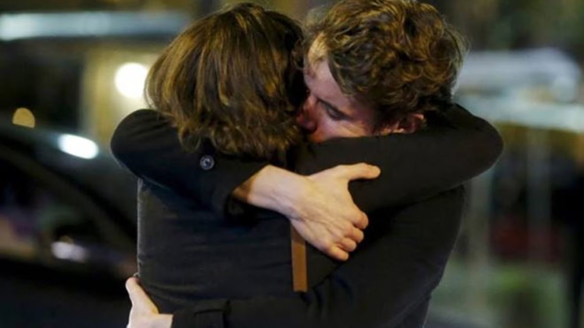 An airport in New Zealand has imposed a three-minute time limit on farewell hugs in the drop area. Image for Representation. Reuters An airport in New Zealand has imposed a three-minute time limit on farewell hugs in the drop area. Image for Representation. Reuters