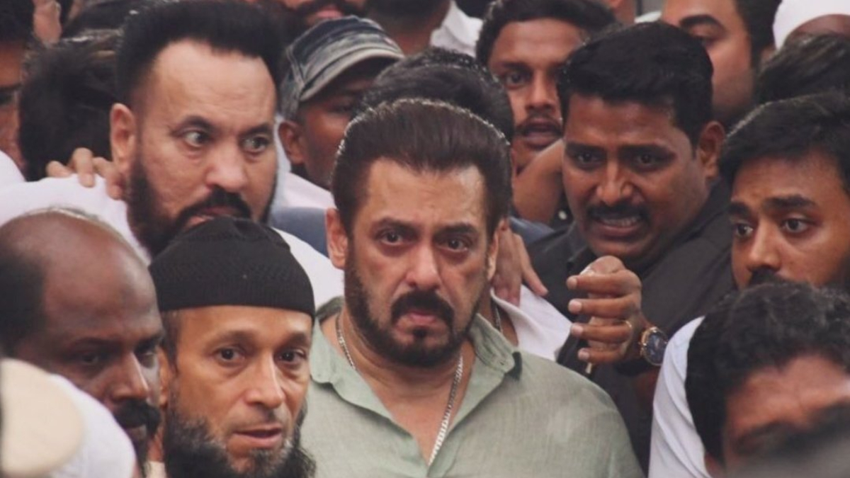 Salman Khan gets emotional as he pays respects to Baba Siddique at late NCP leader's house, fans say 'Bollywood is selfish! Salman Khan was always seen standing up for...' Salman Khan gets emotional as he pays respects to Baba Siddique at late NCP leader's house, fans say 'Bollywood is selfish! Salman Khan was always seen standing up for...'