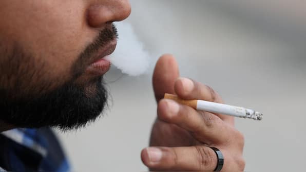 How smoking is increasing your chances of having a oral disease