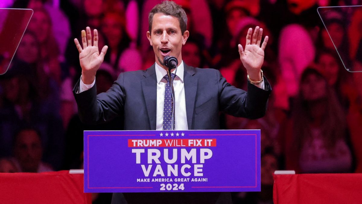 Meet Tony Hinchcliffe, the US comedian who called Puerto Rico floating island of garbage at Trump rally Meet Tony Hinchcliffe, the US comedian who called Puerto Rico floating island of garbage at Trump rally