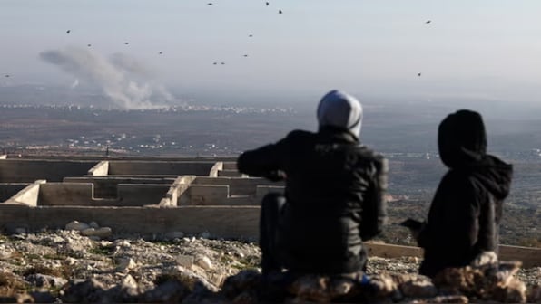 Death toll in Syrian insurgency rises to 200 as jihadist fighters cut off key roads between Damascus & Aleppo