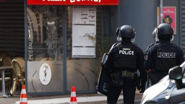 Pizzeria owner's son brandishes knife, holds four employees hostage in Paris