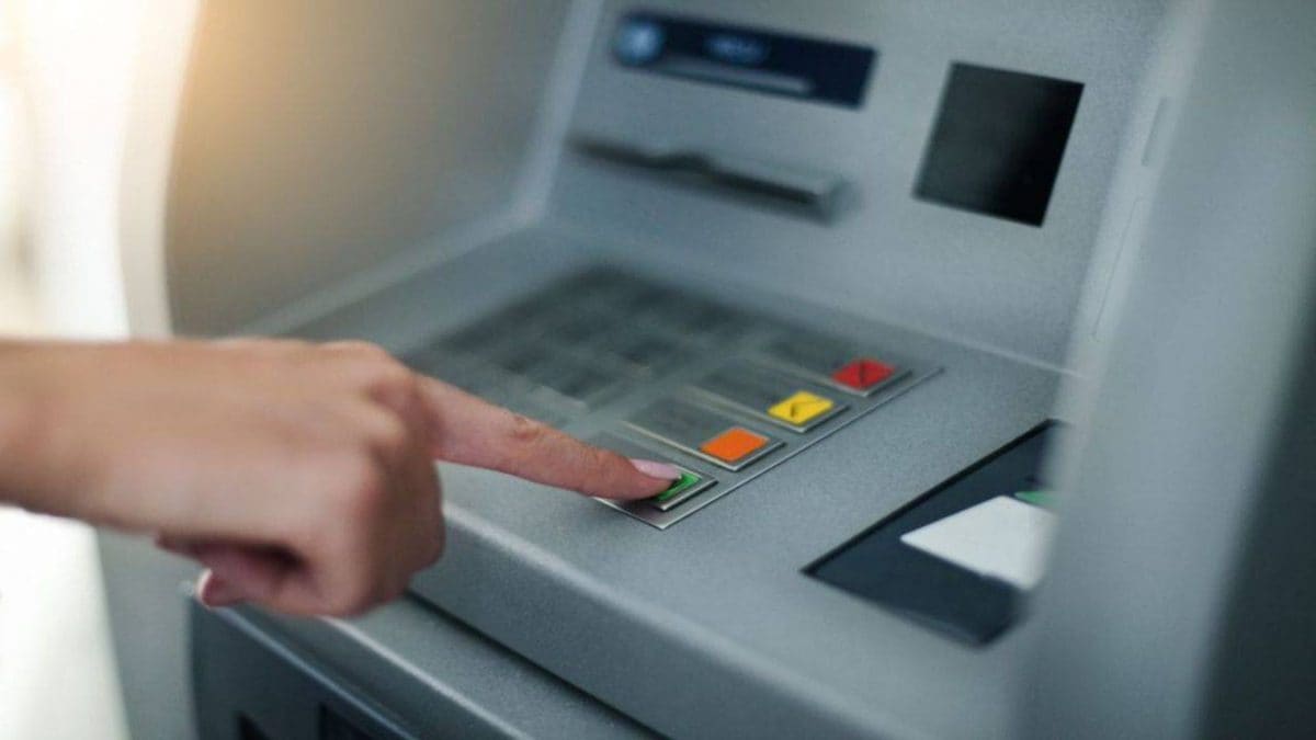 India's ATM Decline Amidst Record Cash Circulation