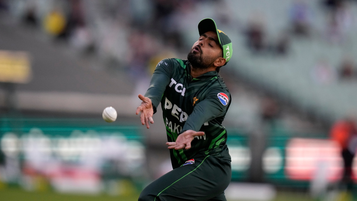 Watch: Babar Azam trolled by spectators at SCG, told to 'go back to Pakistan' during 2nd T20 against Australia Watch: Babar Azam trolled by spectators at SCG, told to 'go back to Pakistan' during 2nd T20 against Australia