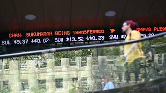 A man walks next to an electronic screen displaying the latest news about convicted Australian drug traffickers Andrew Chan and Myuran Sukumaran, the ringleaders of the so-called "Bali Nine" drug trafficking gang currently on death row in Indonesia, in Sydney. File image/ AFP