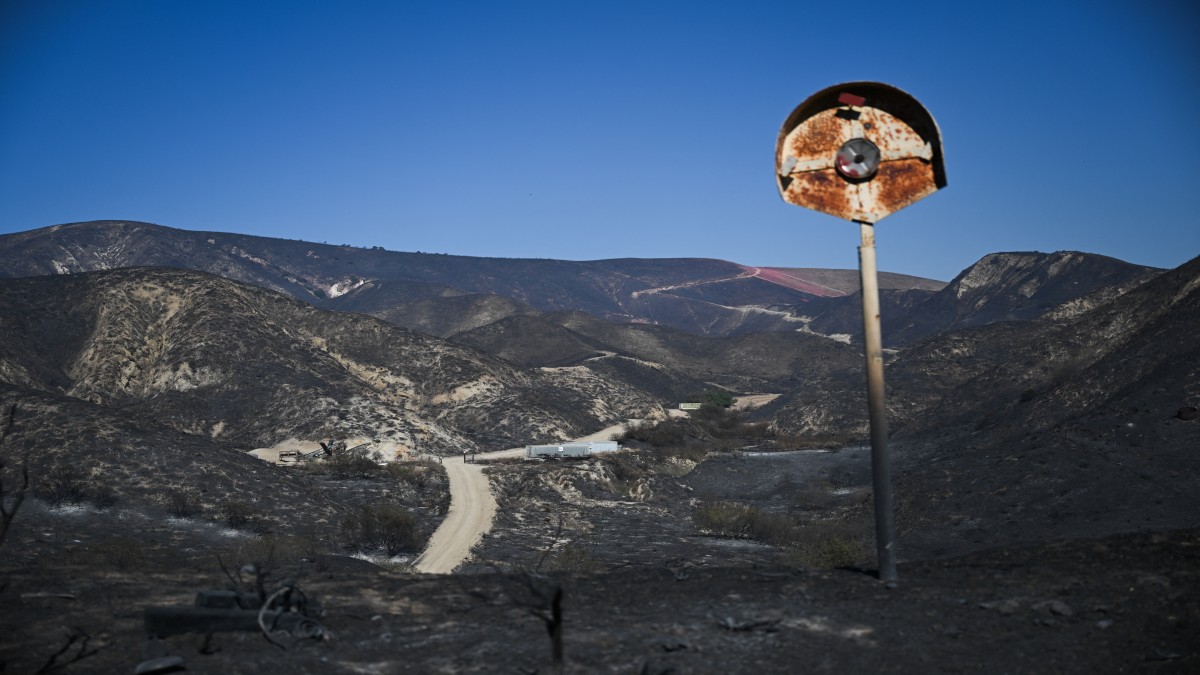 California blaze claims over 130 homes as firefighters gain ground ...