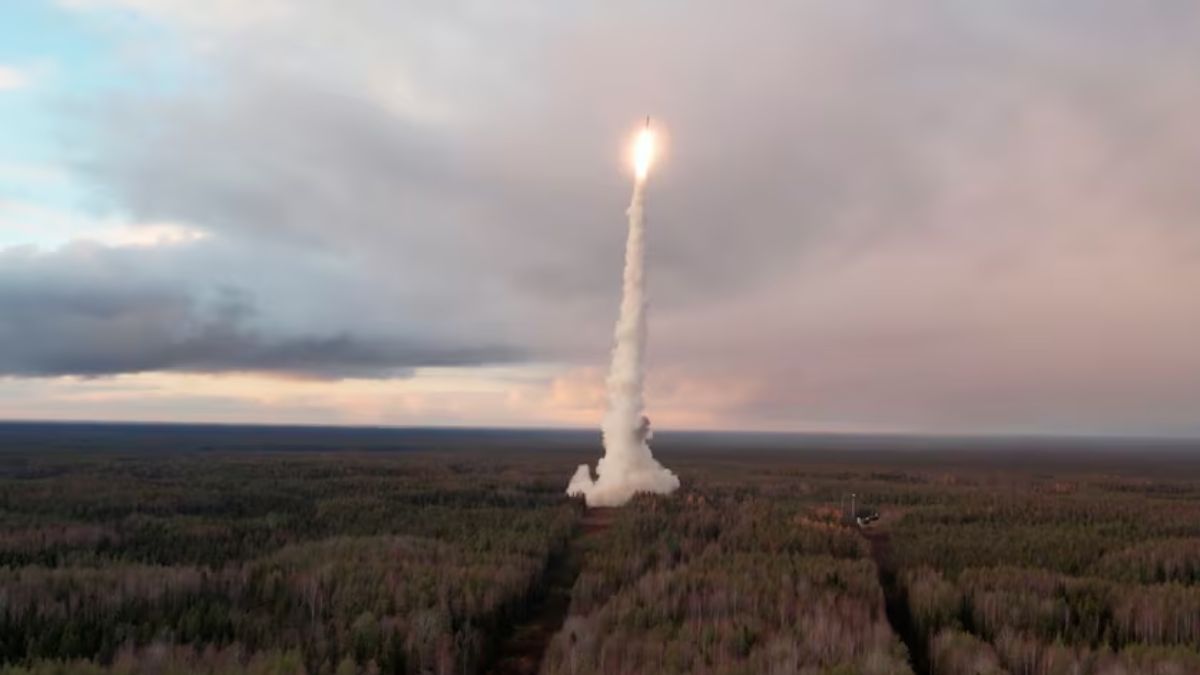 When Ukraine gave up world's 3rd-largest nuclear arsenal, did it set stage for Russian invasion? When Ukraine gave up world's 3rd-largest nuclear arsenal, did it set stage for Russian invasion?