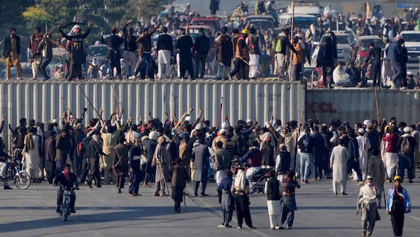 Imran Khan’s ‘final call’ peters out as Shehbaz, Munir join hands