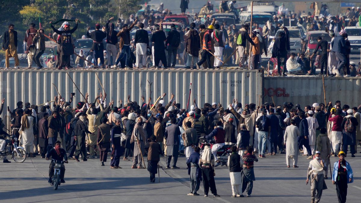 Imran Khan’s ‘final call’ peters out as Shehbaz, Munir join hands Imran Khan’s ‘final call’ peters out as Shehbaz, Munir join hands