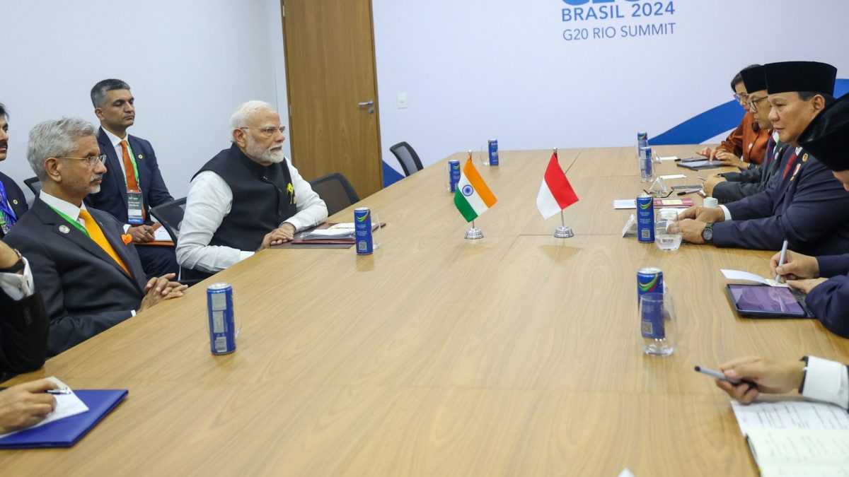 Watch | Indonesia President tells India's EAM Jaishankar, 'I know you, you are very famous' Watch | Indonesia President tells India's EAM Jaishankar, 'I know you, you are very famous'