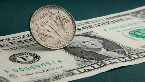 4 reasons why rupee declined to a new low despite a weak dollar