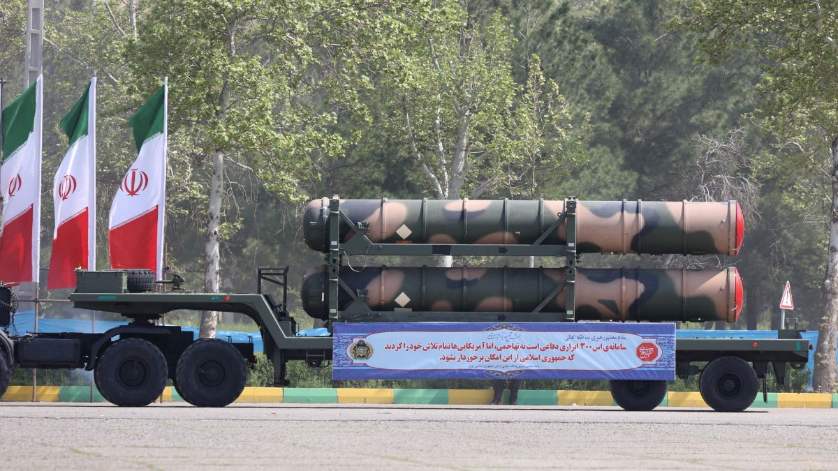 The S-300 missile system is seen during the National Army Day parade ceremony in Tehran, Iran, April 17, 2024. (Photo: Reuters) The S-300 missile system is seen during the National Army Day parade ceremony in Tehran, Iran, April 17, 2024. (Photo: Reuters)