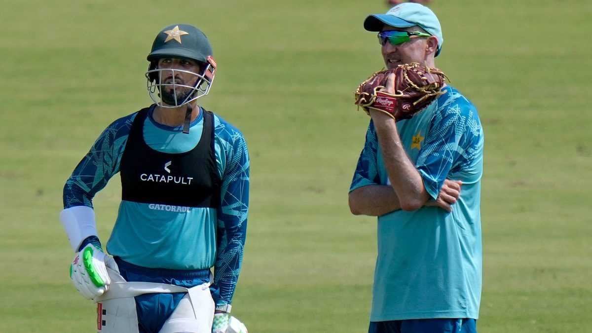 Pakistan denies Jason Gillespie sacking rumours but stops short of fully backing Test coach