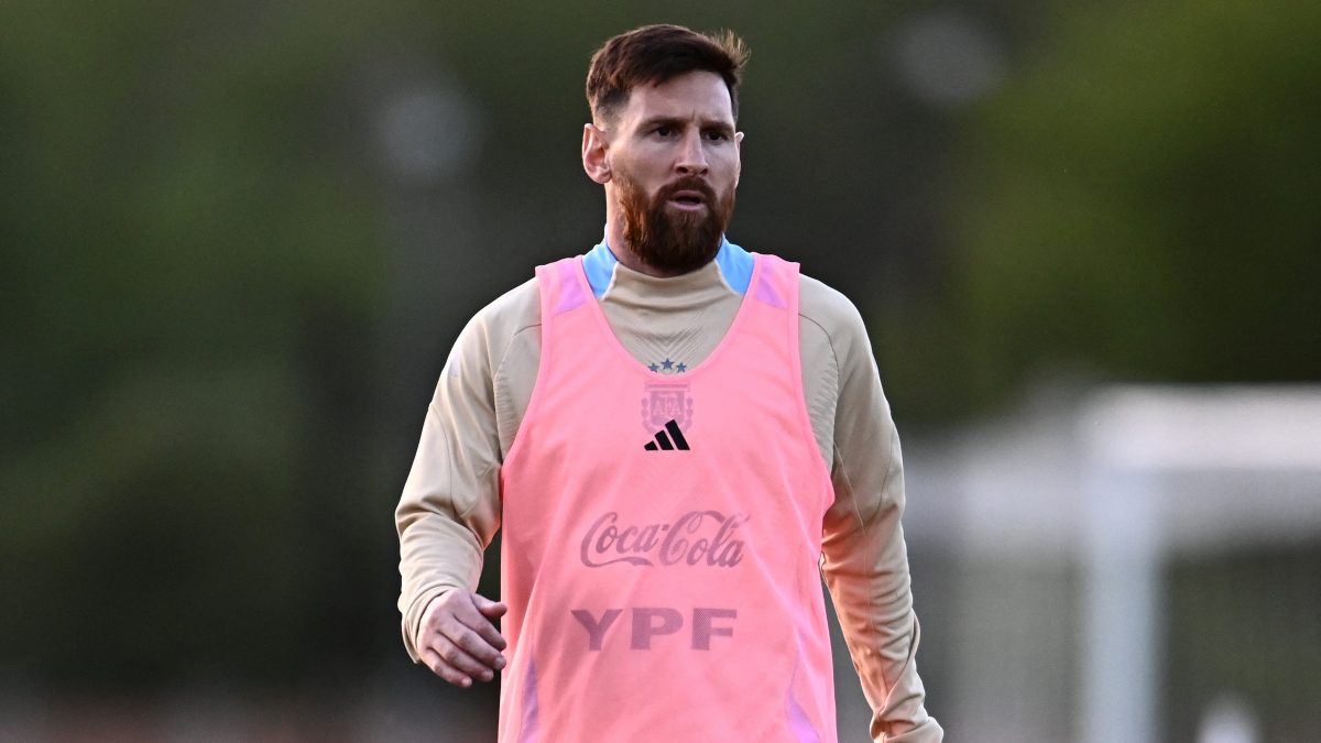 Lionel Messi jerseys banned from stadium by Paraguay ahead of Argentina clash; Scaloni feels ban will not work Lionel Messi jerseys banned from stadium by Paraguay ahead of Argentina clash; Scaloni feels ban will not work