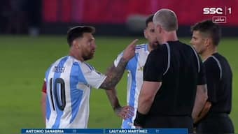 Lionel Messi was not happy with the refereeing in the Paraguay vs Argentina football match. Image: Screengrab 
