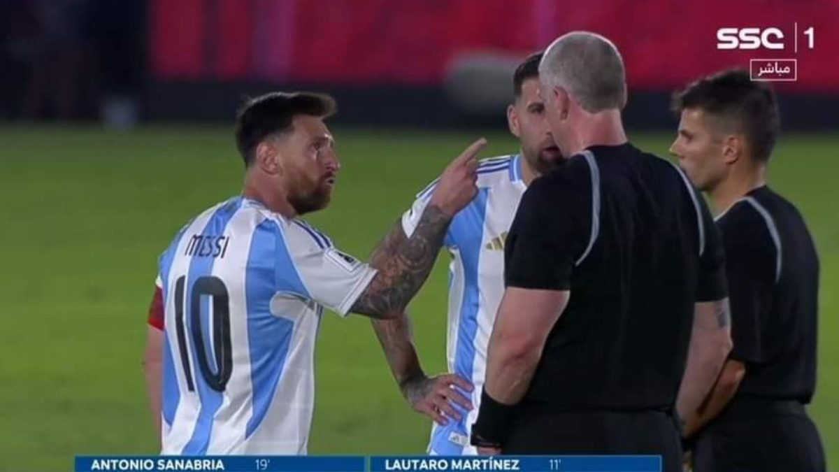 Angry Lionel Messi argues with referee as Paraguay shocks Argentina in World Cup qualifiers | WATCH Angry Lionel Messi argues with referee as Paraguay shocks Argentina in World Cup qualifiers | WATCH