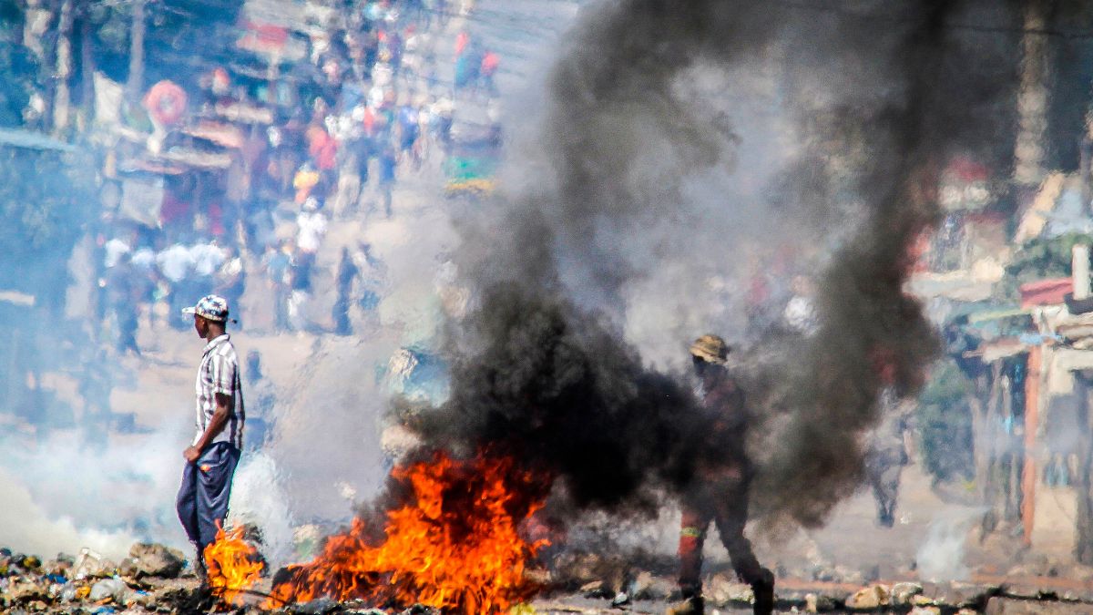 A barricade burns Tuesday, Nov. 5, 2024 in Mozambique's capital, Maputo,Tuesday, Nov. 5, 2024 in protests that have engulfed the country after the opposition rejected the results of the country's polls which saw the Frelimo party extend its 58-year rule. Photo- AP A barricade burns Tuesday, Nov. 5, 2024 in Mozambique's capital, Maputo,Tuesday, Nov. 5, 2024 in protests that have engulfed the country after the opposition rejected the results of the country's polls which saw the Frelimo party extend its 58-year rule. Photo- AP