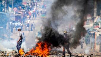 A barricade burns Tuesday, Nov. 5, 2024 in Mozambique's capital, Maputo,Tuesday, Nov. 5, 2024 in protests that have engulfed the country after the opposition rejected the results of the country's polls which saw the Frelimo party extend its 58-year rule. Photo- AP