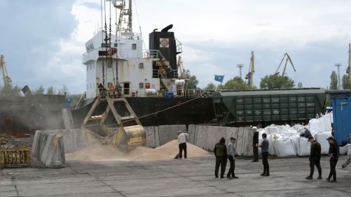 India ships 425 metric tonnes of food grains to Suriname as part of social welfare aid India ships 425 metric tonnes of food grains to Suriname as part of social welfare aid