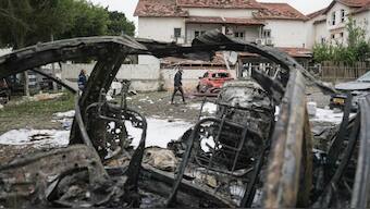 Israeli police bomb squad inspect the site after a missile fired from Lebanon hit the area in Petah Tikva, outskirts of Tel Aviv, Israel, Sunday Nov. 24, 2024.  Image- AP
