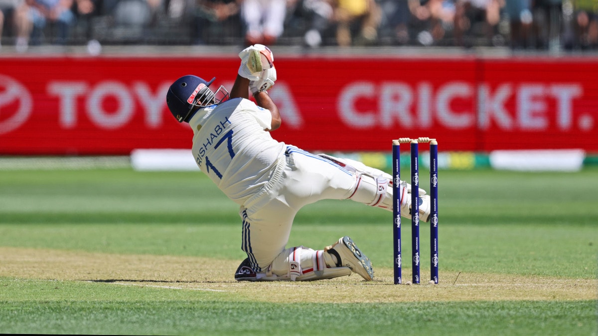 Rishabh Pant smashes Pat Cummins for a 'no-look' six on Day 1 of Perth Test; watch video