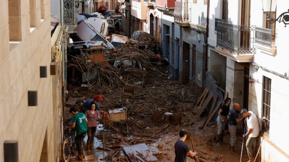 Spain Flash Floods Toll Exceeds 150 as Rescue Efforts Continue