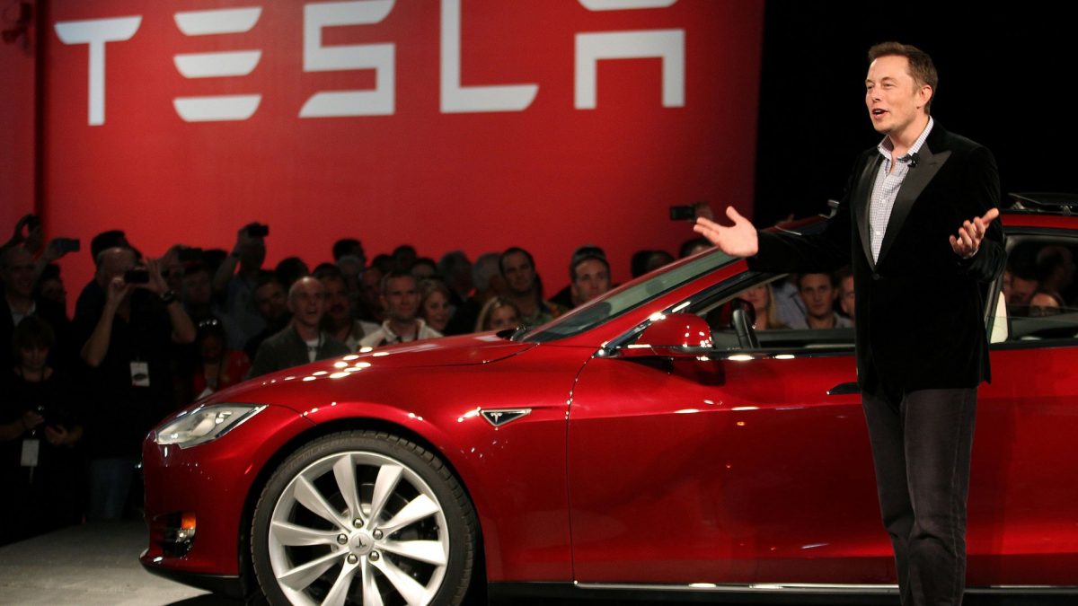Furious Tesla investor to Musk: Return full-time or step aside!
