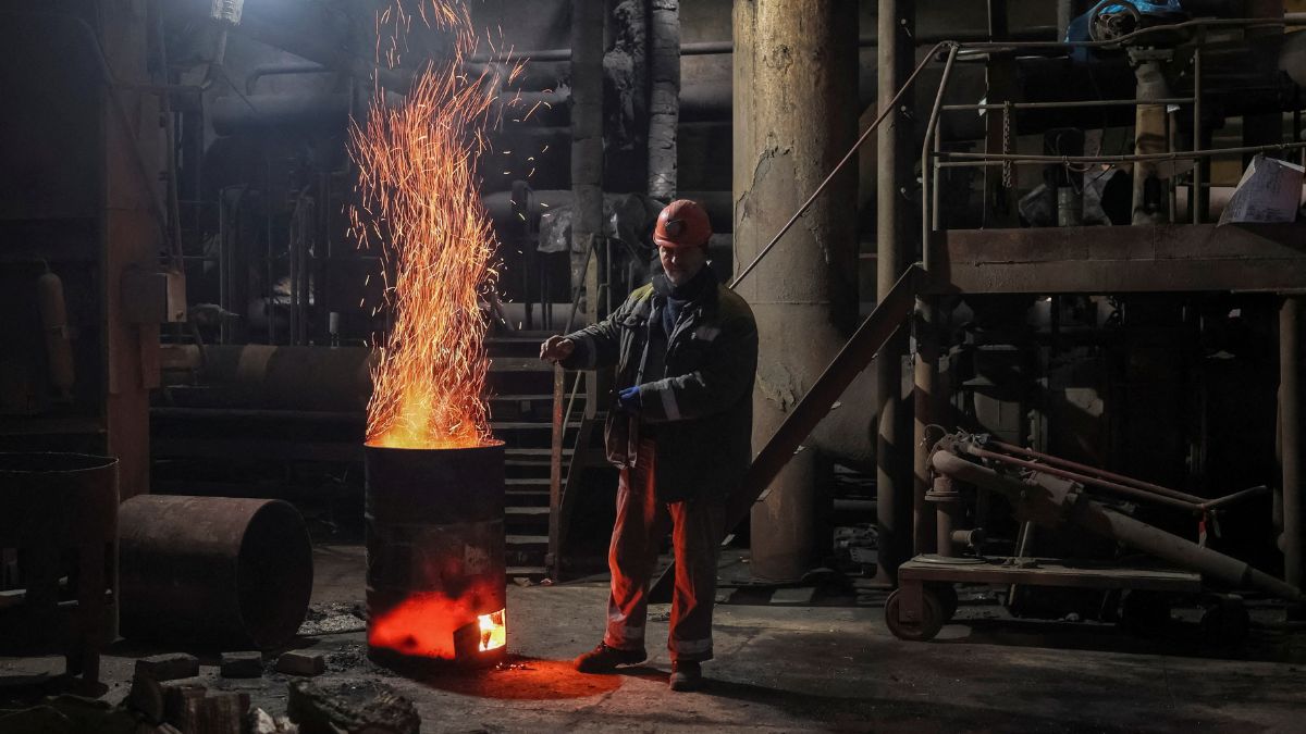 A worker warms himself near a wood stove as he fixes a thermal power plant damaged by a Russian missile strike, amid Russia's attack on Ukraine, at an undisclosed location in Ukraine, November 28, 2024. File Image/Reuters A worker warms himself near a wood stove as he fixes a thermal power plant damaged by a Russian missile strike, amid Russia's attack on Ukraine, at an undisclosed location in Ukraine, November 28, 2024. File Image/Reuters