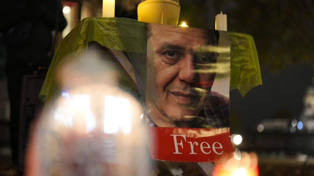 Iran executes Jewish man convicted of murder linked to dispute over money Iran executes Jewish man convicted of murder linked to dispute over money