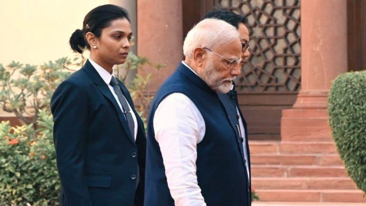 Photo of ‘Lady SPG commando’ near PM Modi goes viral: What’s the true story?