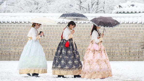 South Korea: Blizzard slows down Seoul as city records heaviest snowfall in 100 years