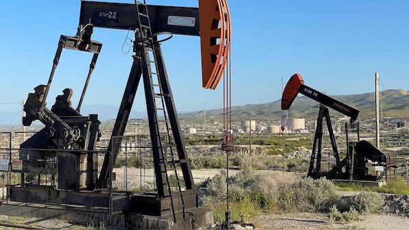 Trump plans to boost gas exports & oil drilling in 2nd term, say sources
