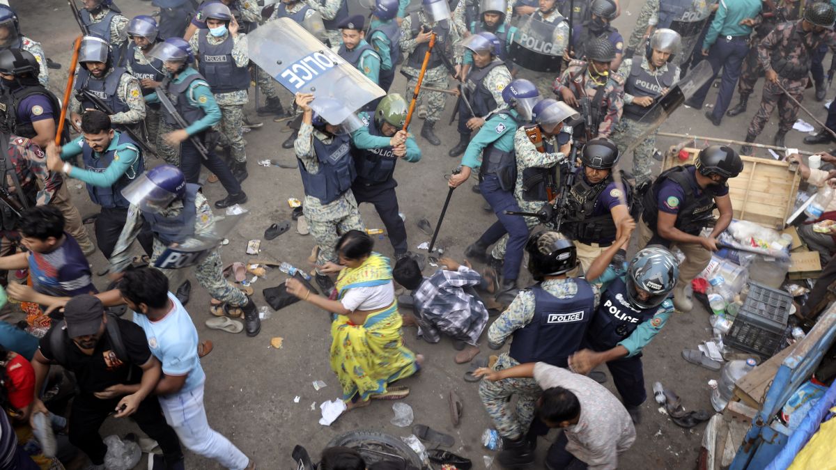 Policemen charge baton to disperse the supporters of Bangladeshi Hindu leader Chinmoy Krishna Das Prabhu after they surrounded police van carrying their leader at the court premises, in Chittagong in southeastern Bangladesh, on Tuesday (November 26). AP Policemen charge baton to disperse the supporters of Bangladeshi Hindu leader Chinmoy Krishna Das Prabhu after they surrounded police van carrying their leader at the court premises, in Chittagong in southeastern Bangladesh, on Tuesday (November 26). AP