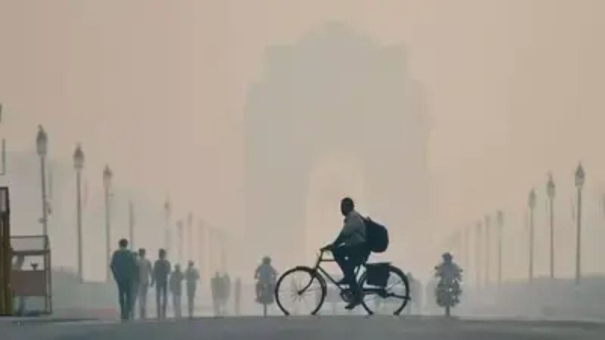 Staggered timings, WFH: How Delhi pollution is impacting workforce in the national capital Staggered timings, WFH: How Delhi pollution is impacting workforce in the national capital
