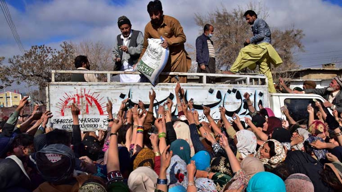 Pakistan inks $1 billion loan deal with West Asian banks, eyes IMF review Pakistan inks $1 billion loan deal with West Asian banks, eyes IMF review