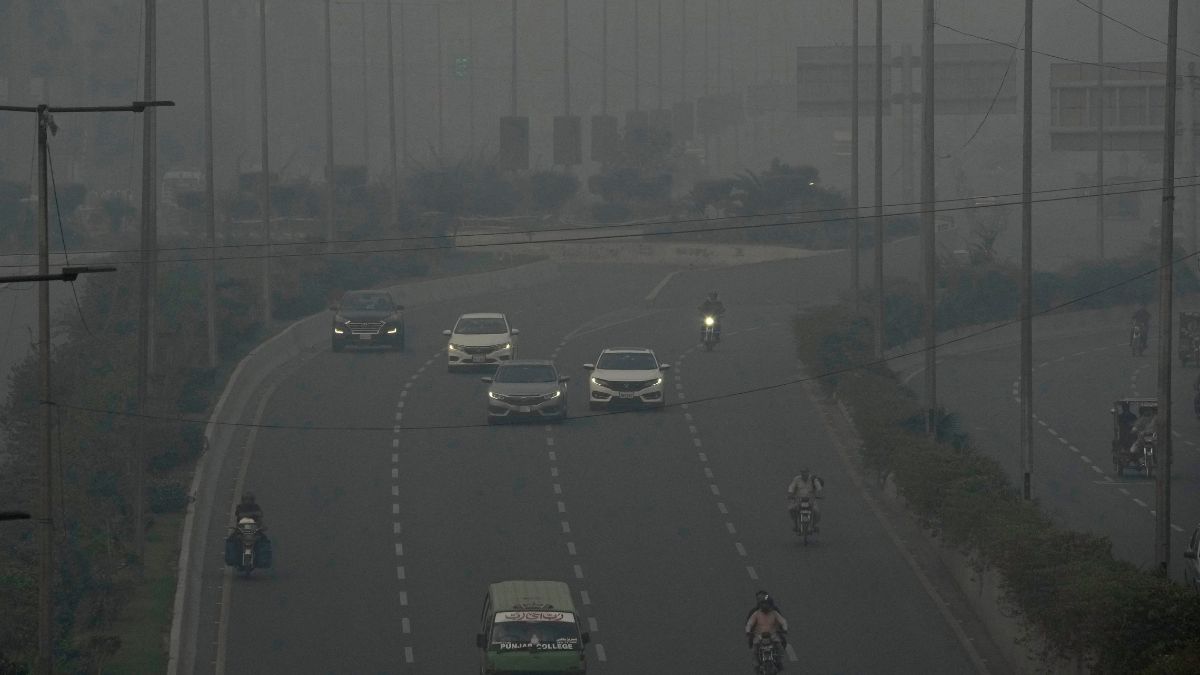 Vehicles move slowly on a highway as smog envelops the area, in Lahore, Pakistan, Oct. 28, 2024. AP
Vehicles move slowly on a highway as smog envelops the area, in Lahore, Pakistan, Oct. 28, 2024. AP