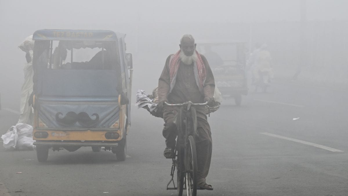 'Cloud of poison’: What’s behind Pakistan’s pollution crisis?