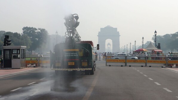 Delhi bans refuelling of vehicles older than 15 years, govt vows to retire CNG buses