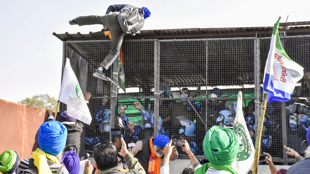 How farmers’ ‘Delhi Chalo’ march has descended into chaos and violence How farmers’ ‘Delhi Chalo’ march has descended into chaos and violence