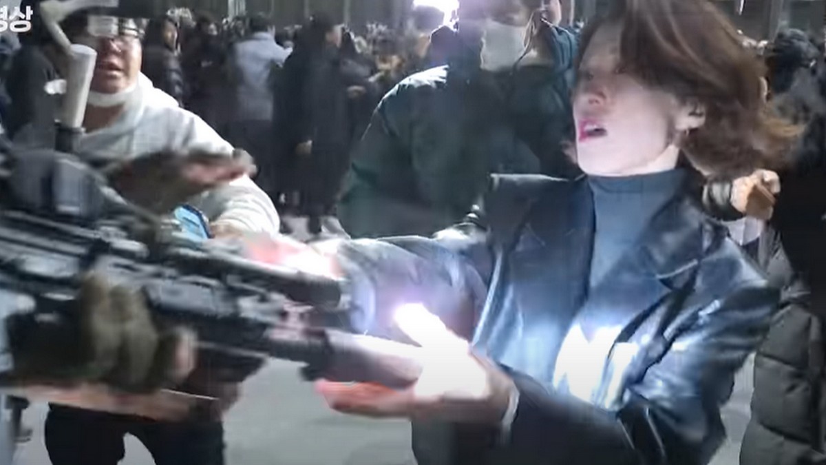 Meet Ahn Gwi-ryeong, South Korean leader who battled armed soldiers during martial law protests Meet Ahn Gwi-ryeong, South Korean leader who battled armed soldiers during martial law protests