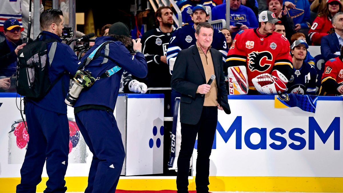 Who is Wayne Gretzky, whom Donald Trump has touted as next Canadian PM? Who is Wayne Gretzky, whom Donald Trump has touted as next Canadian PM?