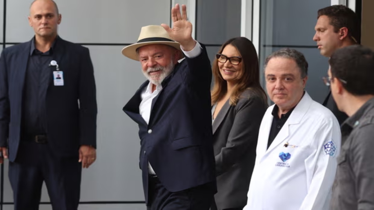 President Lula leaves hospital in São Paulo after surgery alongside the first lady, Rosângela da Silva. Reuters President Lula leaves hospital in São Paulo after surgery alongside the first lady, Rosângela da Silva. Reuters